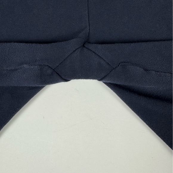 Adidas short leggings, navy blue, size medium, pre-loved - Picture 5 of 7